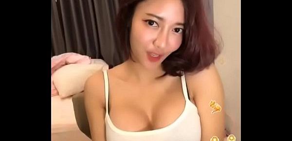  Thai girl dances sexy on bigo live